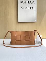 Okify Bottega Veneta Cassette Shoulder Bag Brown 23x16x6.5cm - 1