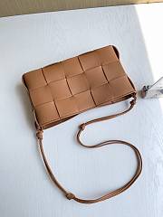 Okify Bottega Veneta Cassette Shoulder Bag Brown 23x16x6.5cm - 2
