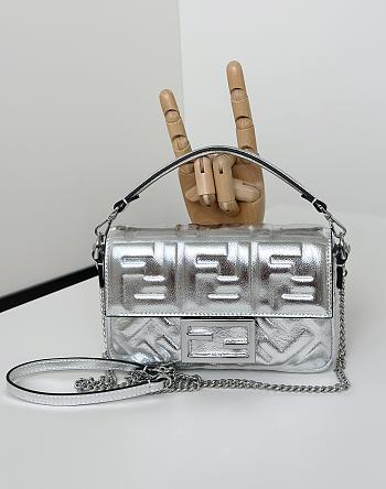 Okify Fendi Baguette Bag Silver Chain Strap 19x12x5cm 