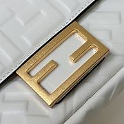 Okify Fendi Baguette Bag White Chain Strap 19x12x5cm  - 3