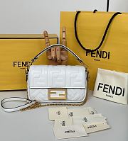Okify Fendi Baguette Bag White Chain Strap 19x12x5cm  - 1