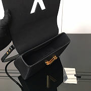 Okify Louis Vuitton Twist MM Bag In Black Epi 23x17x9.5cm - 5