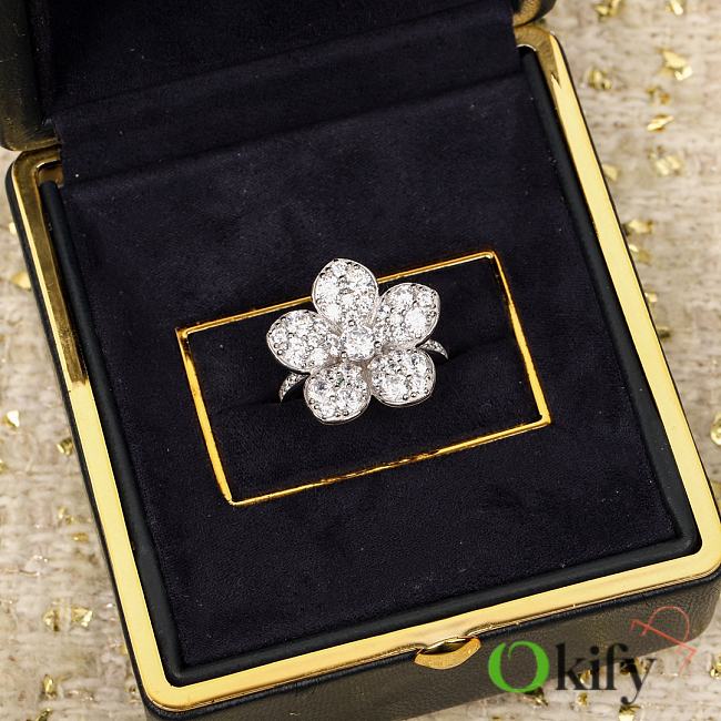 Okify Graff Flower Silver Ring With Diamond - 1