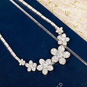 Okify Graff Flowers Silver Necklace With Diamond - 2