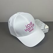 Okify Louis Vuitton White Baseball Cap 28827 - 3