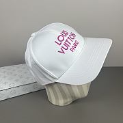 Okify Louis Vuitton White Baseball Cap 28827 - 1