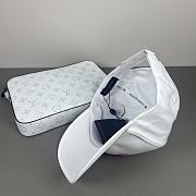 Okify Louis Vuitton White Baseball Cap 28827 - 2