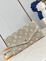 Okify Louis Vuitton Sarah Denim Kaki Green Wallet M28280 19x10.5x2cm - 1