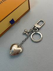 Okify Louis Vuitton Silver Heart Key Chain - 3