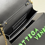 Okify Bottega Veneta Andiamo Pouch On Chain Bag Black 19x11.5x4cm - 2