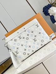 Okify Louis Vuitton Pochette To-Go Bag White M28913 30x21.5x1cm - 1