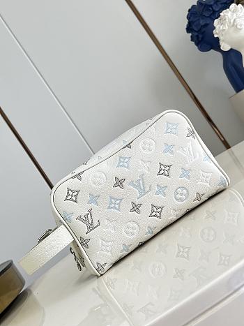 Okify Louis Vuitton Locker Dopp Kit Bag White M28835 23x13x12cm