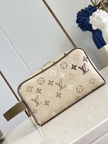 Okify Louis Vuitton Locker Dopp Kit Bag Brown M29426 23x13x12cm