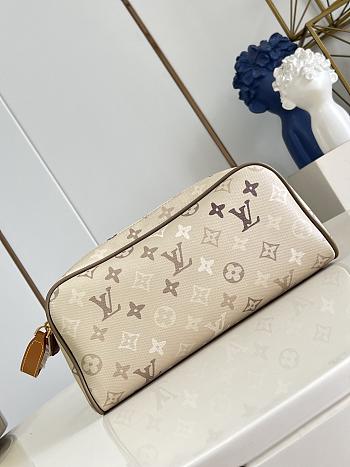 Okify Louis Vuitton Dopp Kit Bag Beige M29161 28x15x16.5cm
