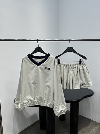 Okify MiuMiu Set Of White Pullover And Skirt 