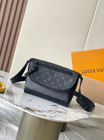 Okify Louis Vuitton Purse Messenger Bag M12681 26.6x17x11cm 