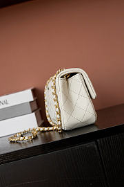 Okify CC 25B Flap Bag White Lambskin 20x13x7cm - 2