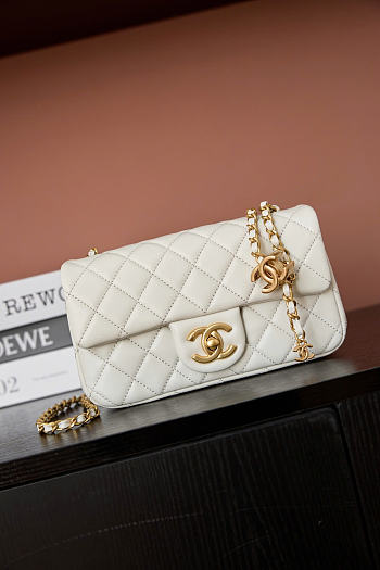 Okify CC 25B Flap Bag White Lambskin 20x13x7cm