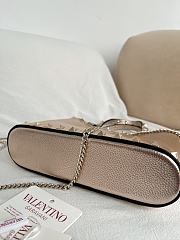 Okify Valentino Garavani Rockstud Small Bag In Rose Gold 23x15.5x6cm - 3