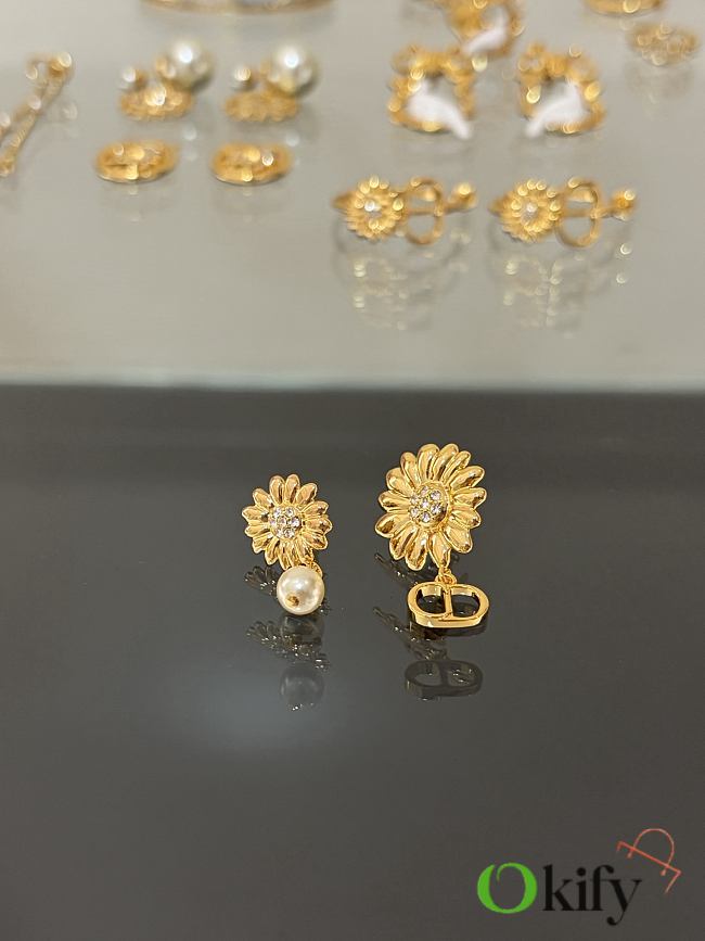Okify Dior Gold Flower Earrings 29446 - 1