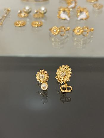 Okify Dior Gold Flower Earrings 29446