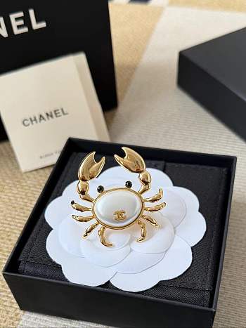 Okify CC Crab Brooch