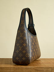 Okify Louis Vuitton The Drop PM Bag Brown Monogram M12940 28x15x12cm - 4