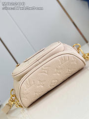 Okify Louis Vuitton Mini Bumbag Cream M82208 17x12x9cm - 4