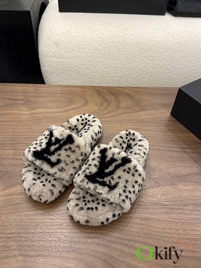 Okify Louis Vuitton Beige Fur Women Slippers  - 1