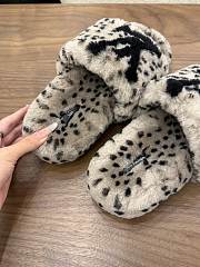 Okify Louis Vuitton Beige Fur Women Slippers  - 4