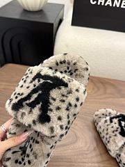 Okify Louis Vuitton Beige Fur Women Slippers  - 3
