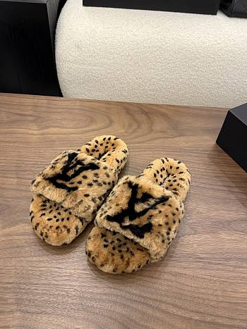 Okify Louis Vuitton Brown Fur Women Slippers 