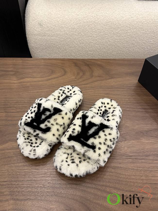 Okify Louis Vuitton White Fur Women Slippers  - 1