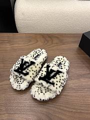 Okify Louis Vuitton White Fur Women Slippers  - 1
