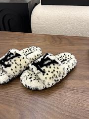 Okify Louis Vuitton White Fur Women Slippers  - 2