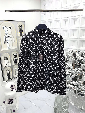 Okify Louis Vuitton Black Monogram Shirt (has big size)
