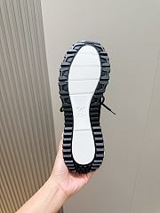 Okify Louis Vuitton Black And White Men Sneakers 30105 - 5