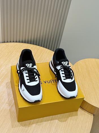 Okify Louis Vuitton Black And White Men Sneakers 30105