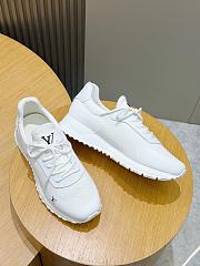Okify Louis Vuitton White Men Sneakers 30106 - 4