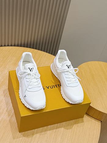 Okify Louis Vuitton White Men Sneakers 30106