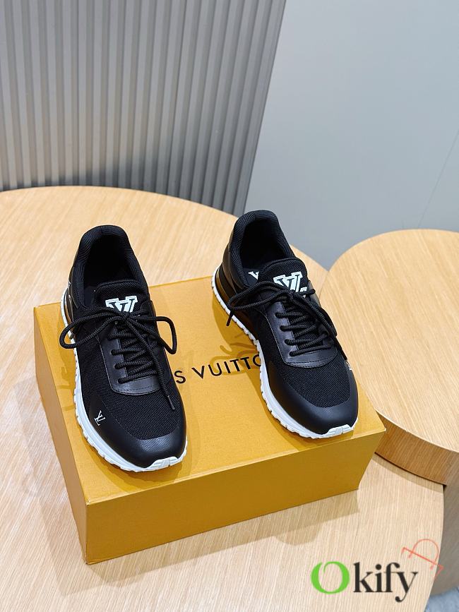 Okify Louis Vuitton Black And White Men Sneakers 30107 - 1