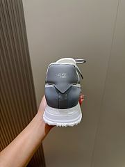 Okify Louis Vuitton Gray And White Men Sneakers 30110 - 5