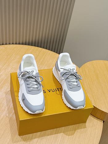 Okify Louis Vuitton Gray And White Men Sneakers 30110
