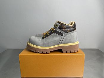 Okify Louis Vuitton Remix Gray Suede Men Boots