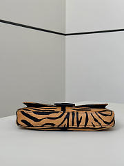 Okify Fendi Baguette 26424 Bag Tiger Print Pony Effect Leather 26x14x4cm - 3