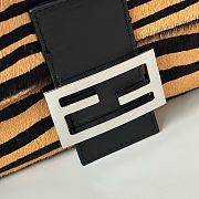 Okify Fendi Baguette 26424 Bag Tiger Print Pony Effect Leather 26x14x4cm - 2