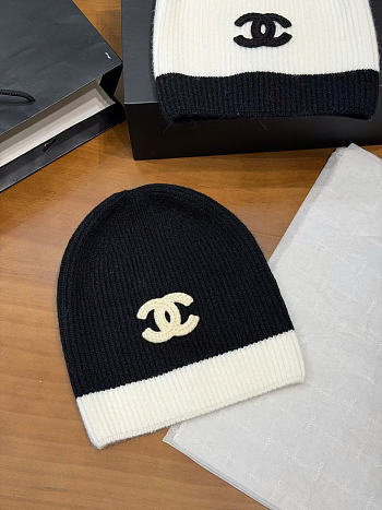 Okify CC Black And White Beanie